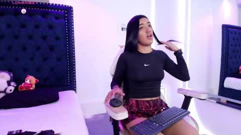 zoe  online show from May 18, 7:41 pm