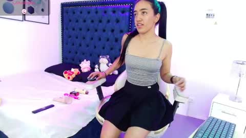 zoe  online show from May 20, 7:42 pm