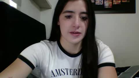 Snapshot of zoe_mill33r chatting on November 26, 6:20 pm Zoe online show from November 26, 6:20 pm