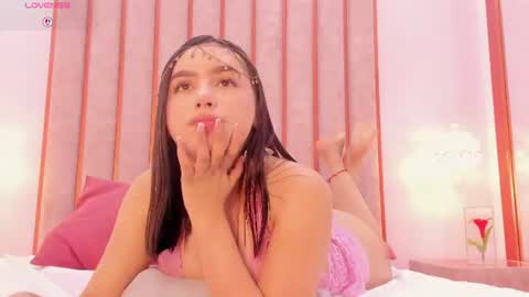 Snapshot of zoe_monrow chatting on August 5, 3:26 pm Zoe Monrow online show from August 5, 3:26 pm