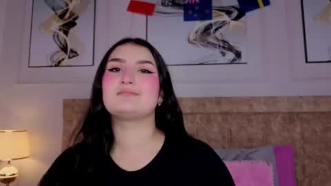 Snapshot of zoe_moon__ chatting on June 18, 11:14 am zoe_moon__ online show from June 18, 11:14 am