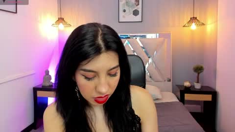 zoe_moreau online show from April 18, 7:40 pm