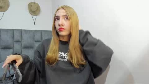 Snapshot of zoe_painn chatting on November 1, 9:17 pm She Zoe He Painn online show from November 1, 9:17 pm