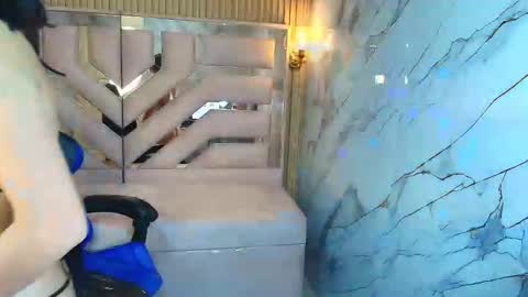 Snapshot of zoe_r_ chatting on November 15, 3:37 am Zoe online show from November 15, 3:37 am