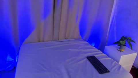 zoe_rousee_ online show from July 4, 12:11 pm