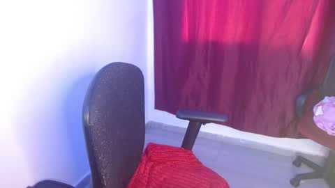 Snapshot of zoe_sexy69 chatting on February 24, 9:20 pm ZOE online show from February 24, 9:20 pm