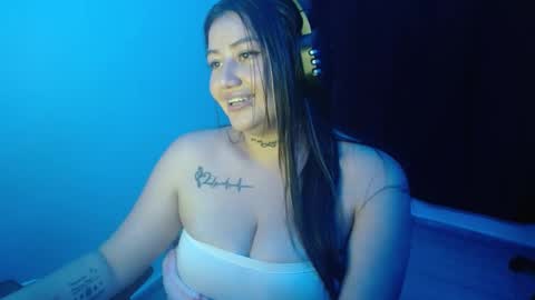 Snapshot of zoe_sexy69 chatting on February 27, 12:32 am ZOE online show from February 27, 12:32 am