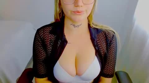 Snapshot of zoe_sexy69 chatting on September 17, 5:47 pm ZOE online show from September 17, 5:47 pm