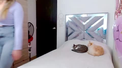 Snapshot of zoe_sexy69 chatting on July 1, 3:34 pm ZOE online show from July 1, 3:34 pm