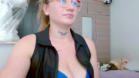 Snapshot of zoe_sexy69 chatting on July 31, 4:50 pm ZOE online show from July 31, 4:50 pm