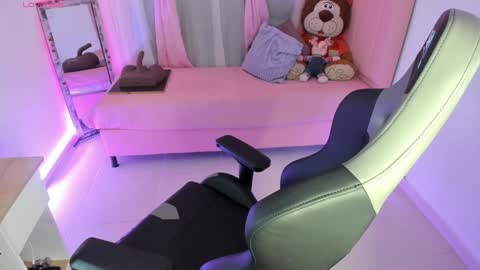 zoe_sullivan_ online show from January 25, 9:15 am