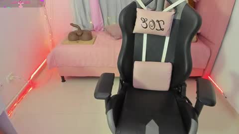 zoe_sullivan_ online show from September 28, 10:20 am