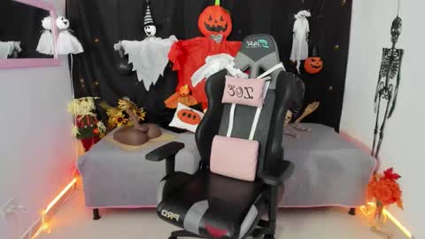 zoe_sullivan_ online show from October 26, 9:15 am