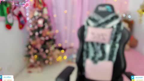 zoe_sullivan_ online show from November 29, 9:34 am