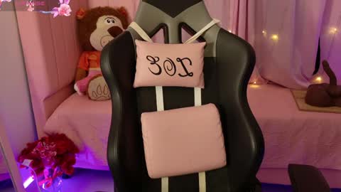 zoe_sullivan_ online show from April 30, 9:15 am