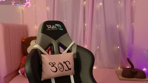 zoe_sullivan_ online show from May 2, 9:03 am