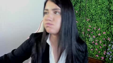 Snapshot of zoe_wattson chatting on December 6, 3:52 am Zoe online show from December 6, 3:52 am