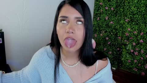 Snapshot of zoe_wattson chatting on December 9, 2:45 am Zoe online show from December 9, 2:45 am