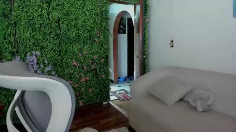 Snapshot of zoe_wattson chatting on November 9, 3:05 am Zoe online show from November 9, 3:05 am