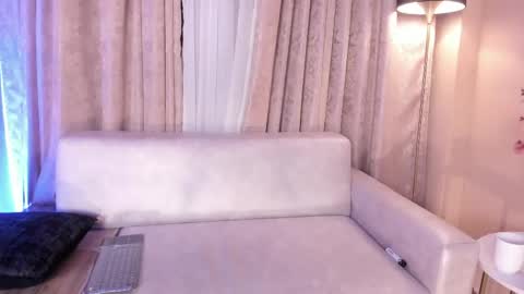 Zoe Anderson online show from April 28, 2:27 am