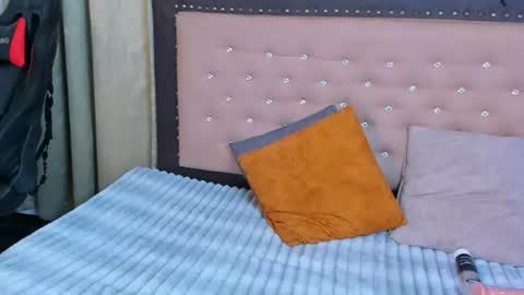 zoedeleon online show from July 15, 9:53 pm