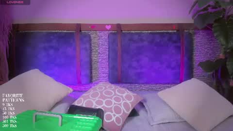 Snapshot of zoee_23 chatting on June 24, 10:58 am Zoe online show from June 24, 10:58 am