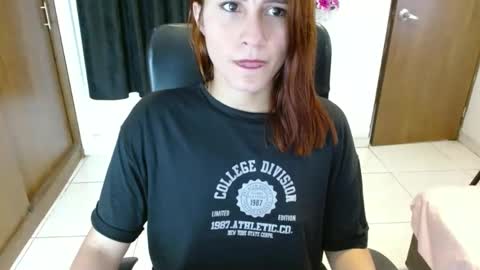 Snapshot of zoee__69 chatting on December 6, 8:07 pm zoee__69 online show from December 6, 8:07 pm