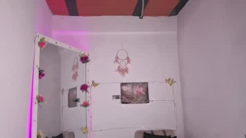 Snapshot of zoee_dolcee chatting on October 13, 10:43 pm Catt online show from October 13, 10:43 pm