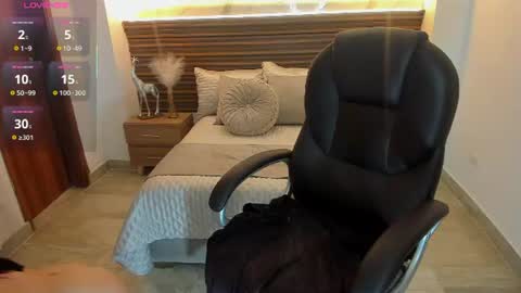 Snapshot of zoee_jackson chatting on June 24, 6:51 pm zoee jackson online show from June 24, 6:51 pm