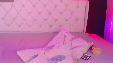 Snapshot of zoee_joness chatting on January 14, 2:53 pm zoe online show from January 14, 2:53 pm