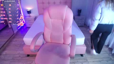 Snapshot of zoee_joness chatting on February 4, 11:49 am zoe online show from February 4, 11:49 am