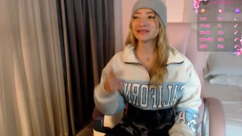 Snapshot of zoee_joness chatting on February 18, 3:21 am zoe online show from February 18, 3:21 am