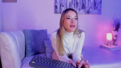 Snapshot of zoee_joness chatting on March 1, 7:30 am zoe online show from March 1, 7:30 am