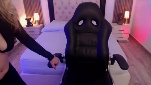 Snapshot of zoee_joness chatting on September 15, 3:17 am zoe online show from September 15, 3:17 am