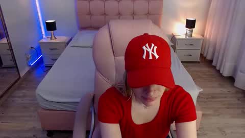 Snapshot of zoee_joness chatting on November 5, 3:28 am zoe online show from November 5, 3:28 am