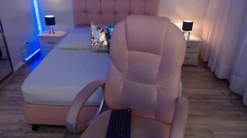 Snapshot of zoee_joness chatting on November 29, 1:30 am zoe online show from November 29, 1:30 am