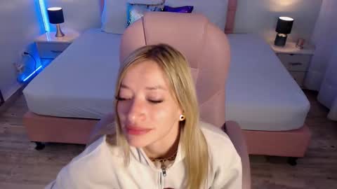 zoe online show from February 4, 3:45 am