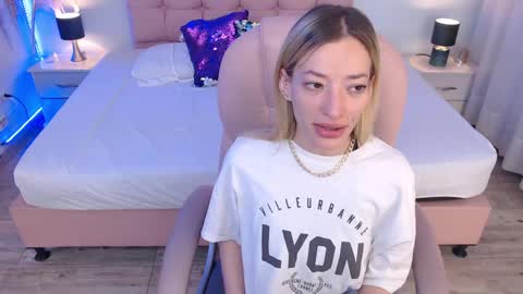 zoe online show from June 1, 3:30 am
