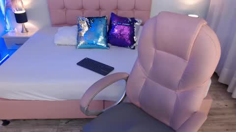zoe online show from June 7, 3:10 am