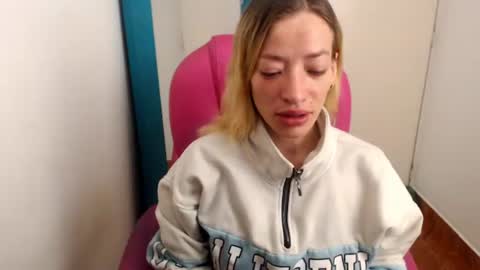 zoe online show from August 3, 4:33 am