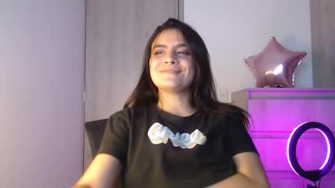 Snapshot of zoee_t chatting on January 17, 11:19 pm Zoee online show from January 17, 11:19 pm