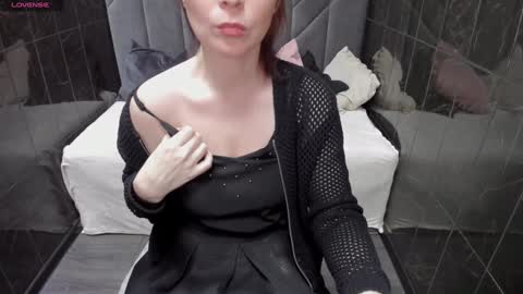 Snapshot of zoeeast chatting on February 8, 5:39 pm Zoe online show from February 8, 5:39 pm