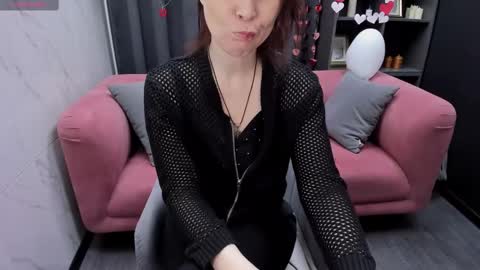 Snapshot of zoeeast chatting on February 13, 3:24 pm Zoe online show from February 13, 3:24 pm