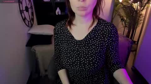 Snapshot of zoeeast chatting on November 20, 1:22 pm Zoe online show from November 20, 1:22 pm