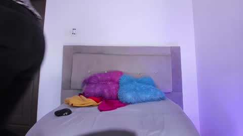 Snapshot of zoeholmes chatting on January 7, 6:03 pm Yesenia online show from January 7, 6:03 pm