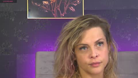 Snapshot of zoemesmerizee chatting on December 23, 1:51 am ZoeMesmerize online show from December 23, 1:51 am