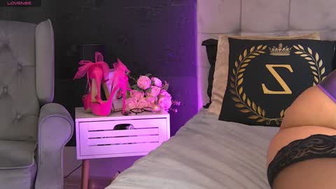 Snapshot of zoemesmerizee chatting on December 30, 4:20 am ZoeMesmerize online show from December 30, 4:20 am