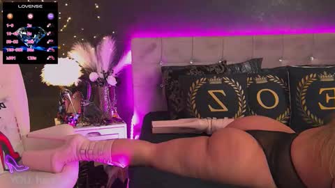 Snapshot of zoemesmerizee chatting on October 6, 4:59 pm ZoeMesmerize online show from October 6, 4:59 pm
