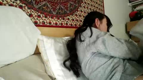 zoepleasing online show from March 6, 7:47 am