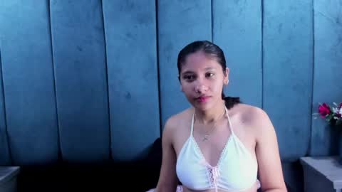 Snapshot of zoesmiitt chatting on June 16, 1:03 pm zoesmiitt online show from June 16, 1:03 pm